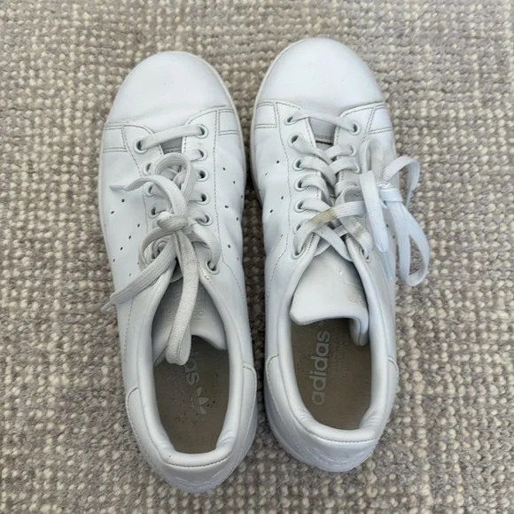 Adidas Stan Smith Shoes - Picture 2 of 5